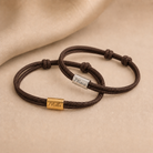 Armbånd til par i brun nylon med personligt graveret tekst på guld eller sølv